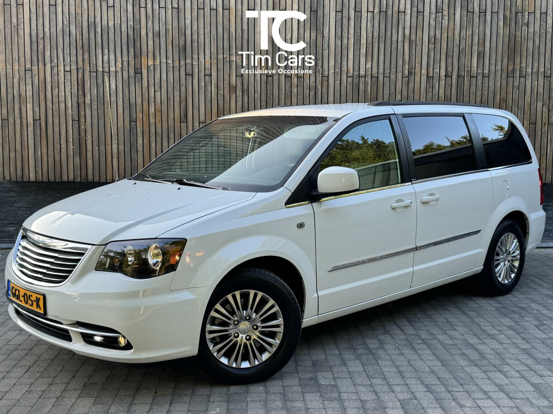 Chrysler Town & Country 3.6 V6 45906305-0.jpg | Timcars.nl